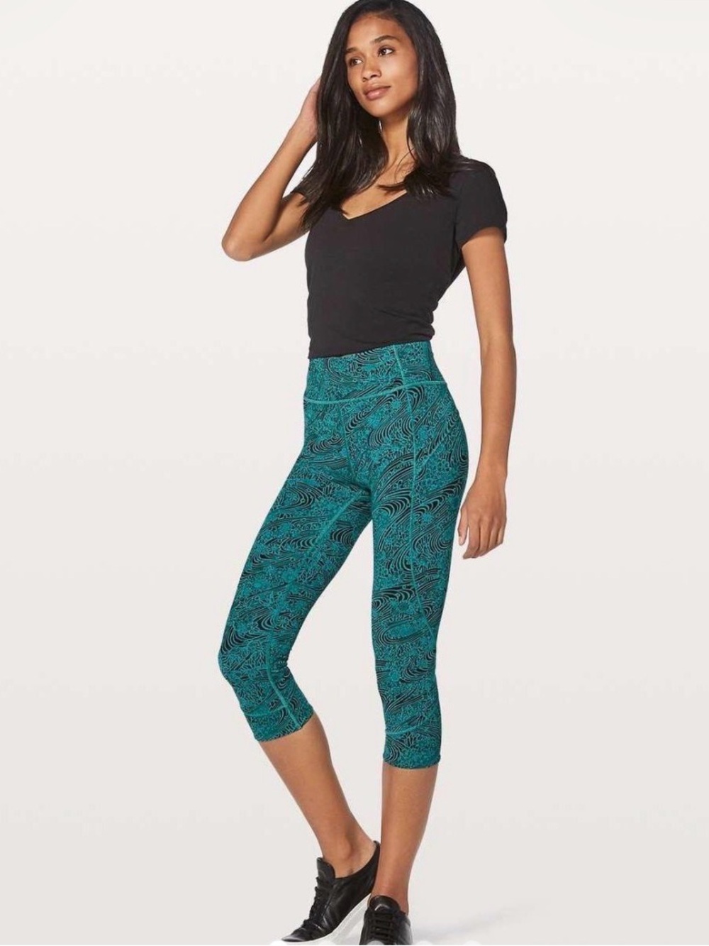 Lululemon Everlux cropped Teal Patterned Capri Leggings